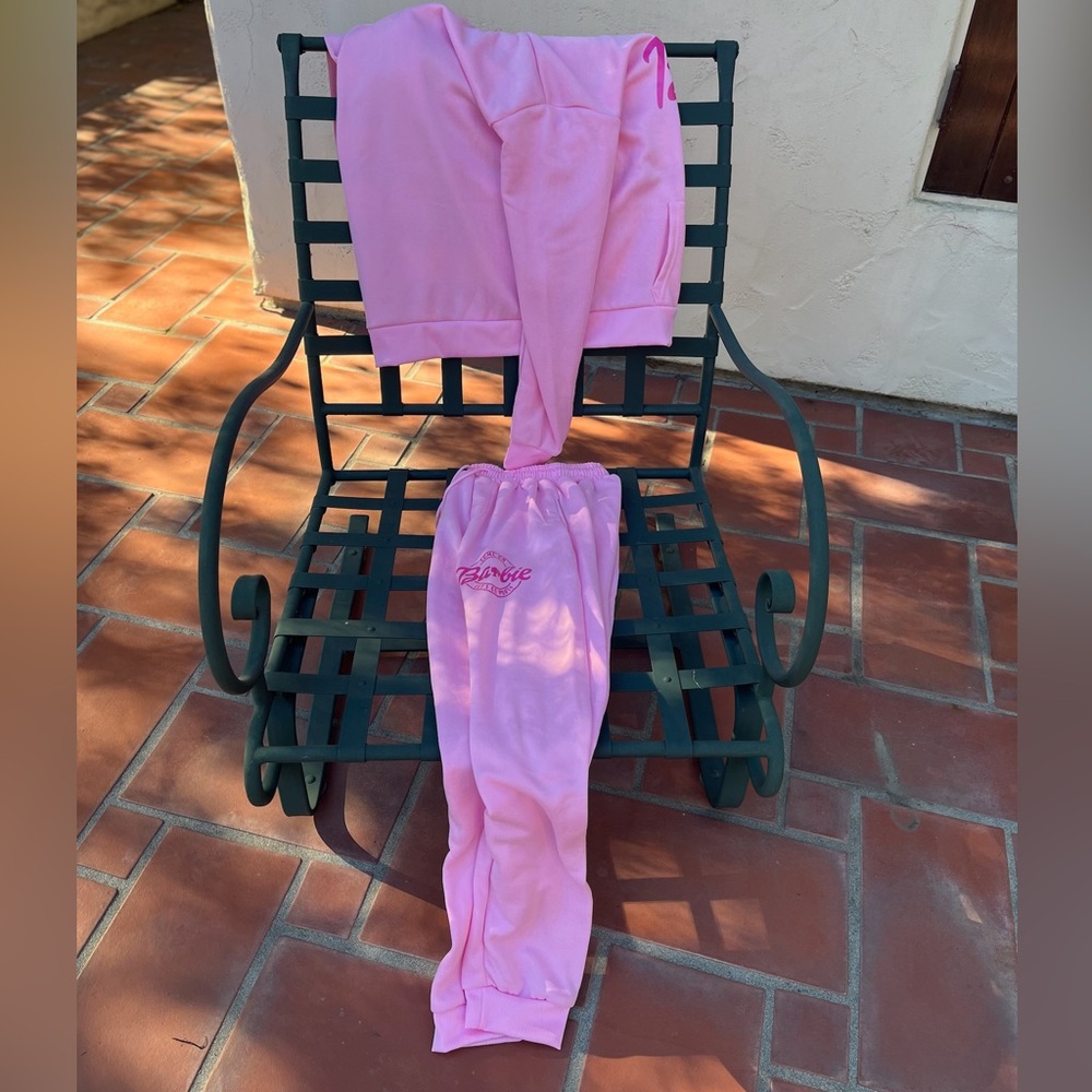 Barbie "Come On Barbie Let's Go Party" hoodie and joggers set - size XS - Picture 2 of 3